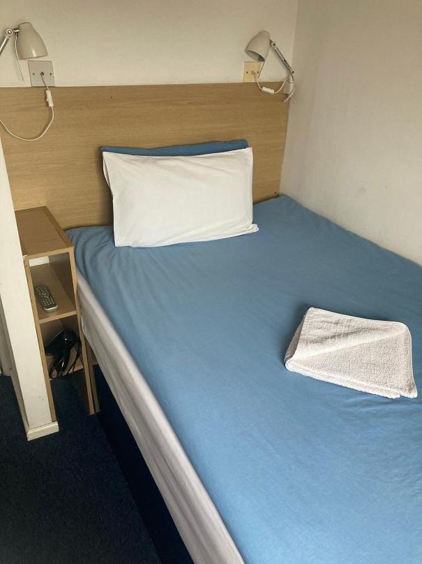 Single Room with Private Bathroom photo 1