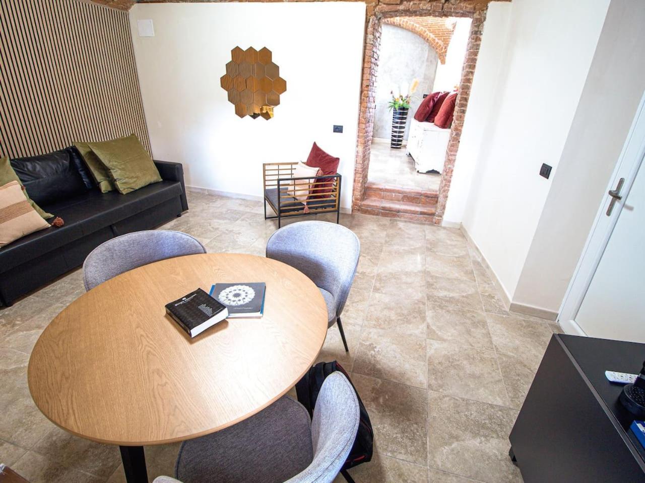 One-Bedroom Apartment - Photo 14