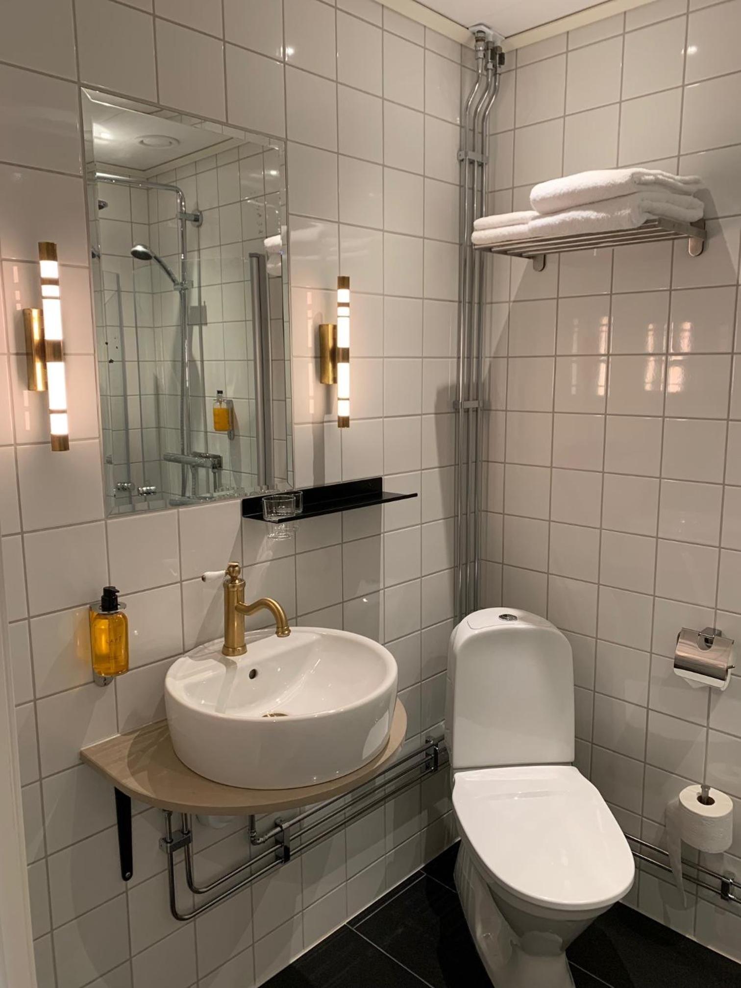 Deluxe Double Room with Balcony photo 2