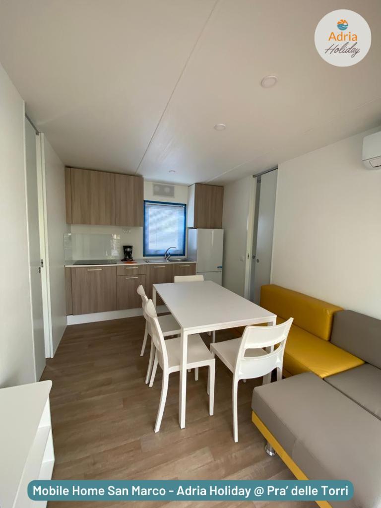 Mobile Home photo 1
