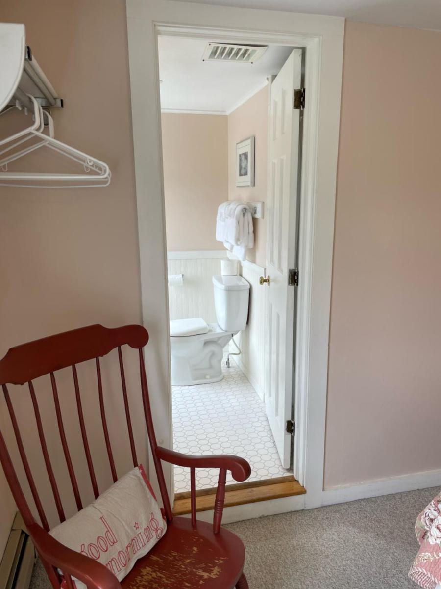 Queen Room photo 2