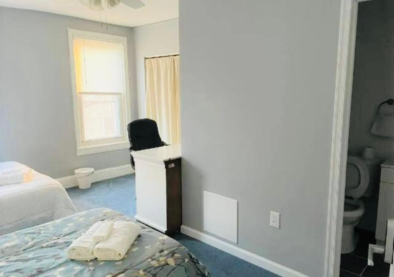 Five-Bedroom House - Photo 15