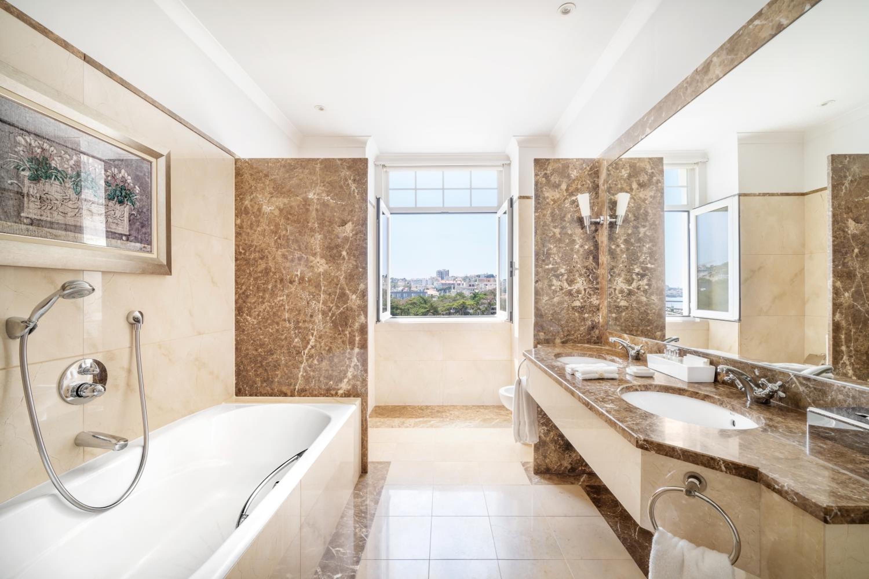 Superior Double or Twin Room with Pool View - Photo 4