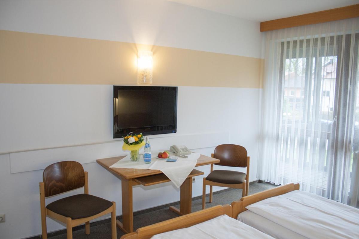 Budget Double Room - Photo 2