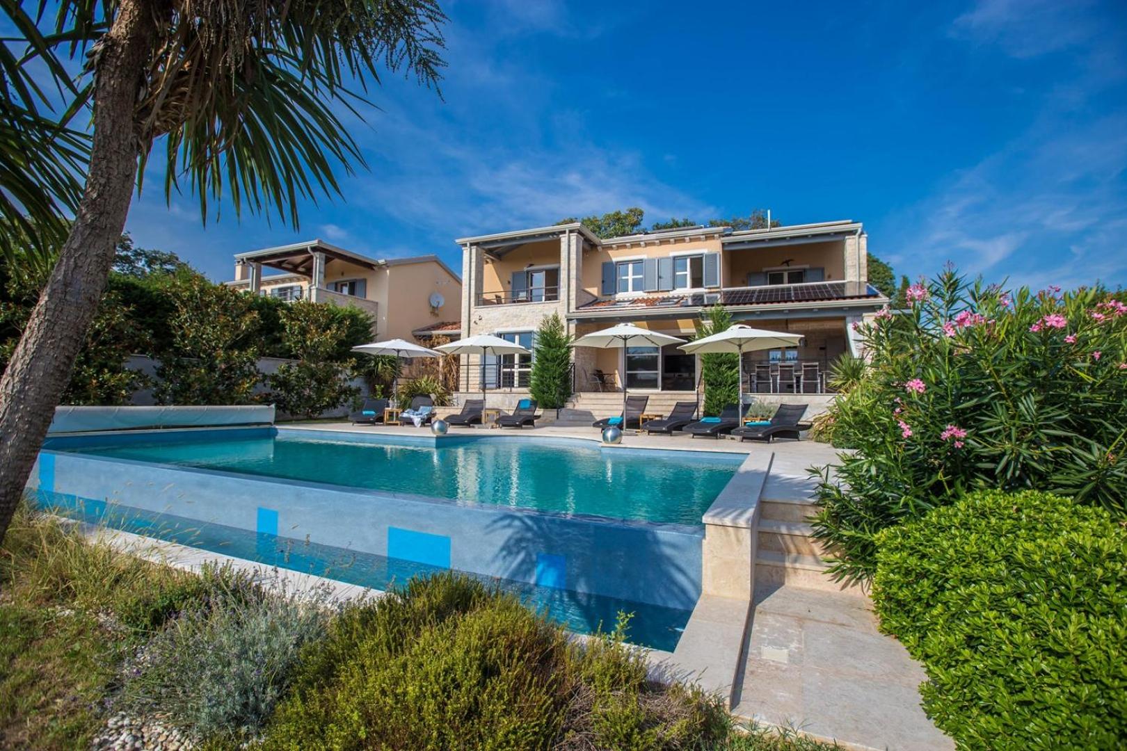 Villa photo 3