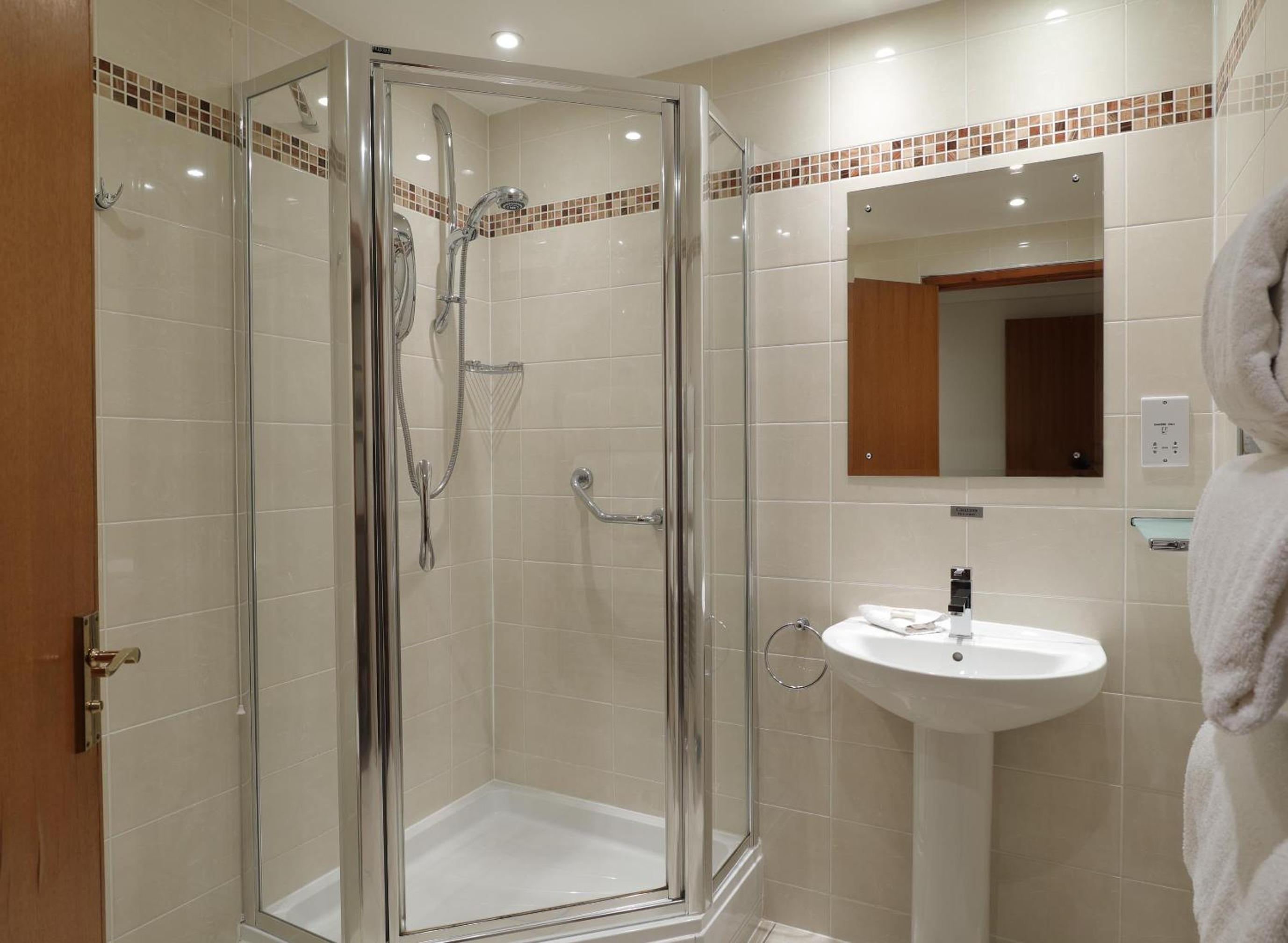 Traditional Three Bedroom Apartment photo 2