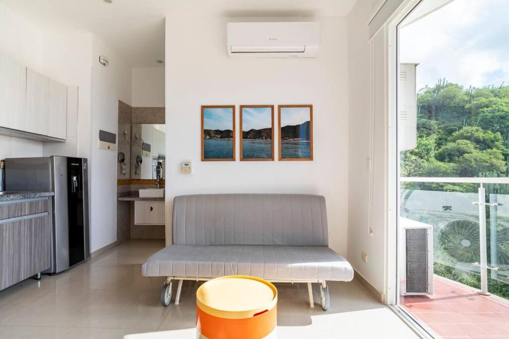 One-Bedroom Apartment photo 1