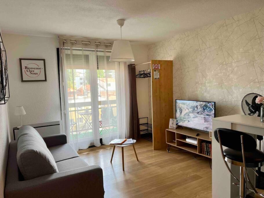 One-Bedroom Apartment - Photo 4