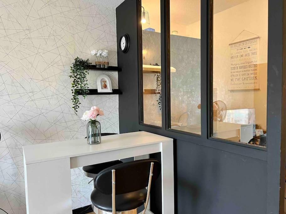One-Bedroom Apartment - Photo 6