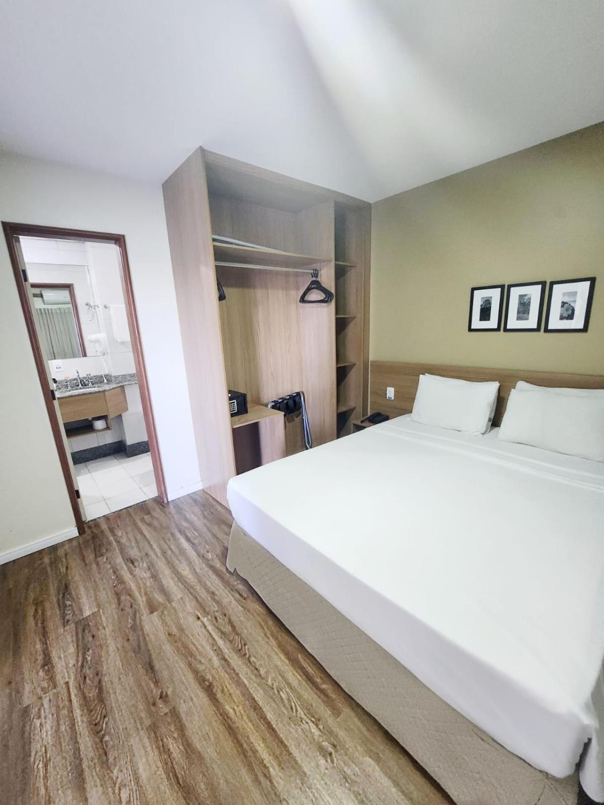 Available room thumbnail 5