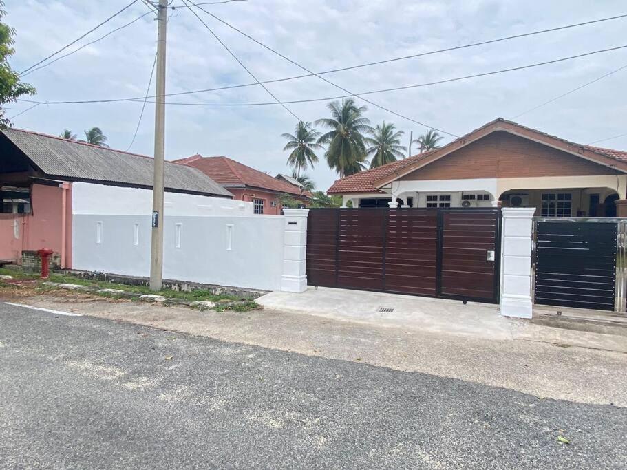 Three-Bedroom House photo 1