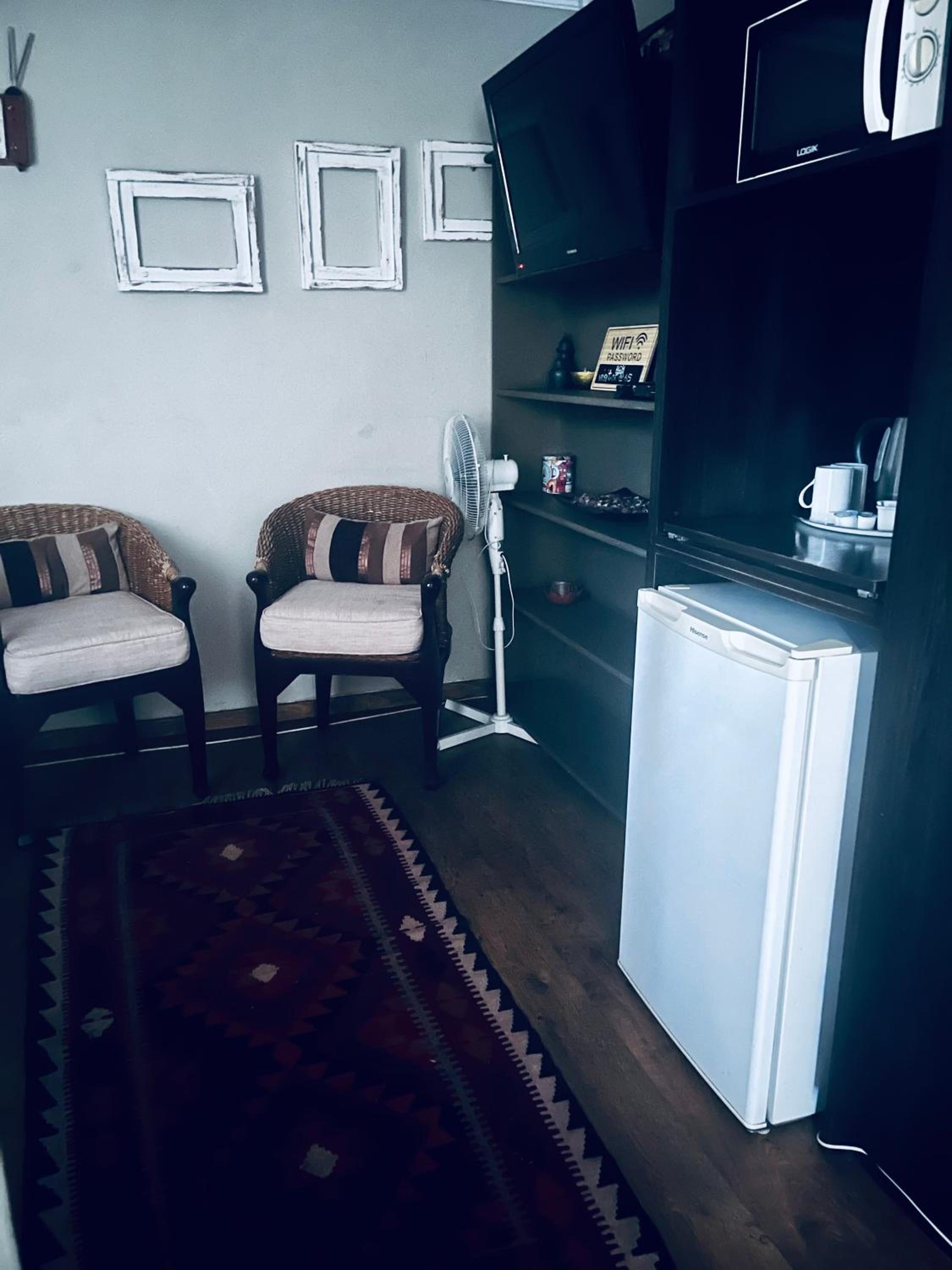 Twin Room - Photo 5