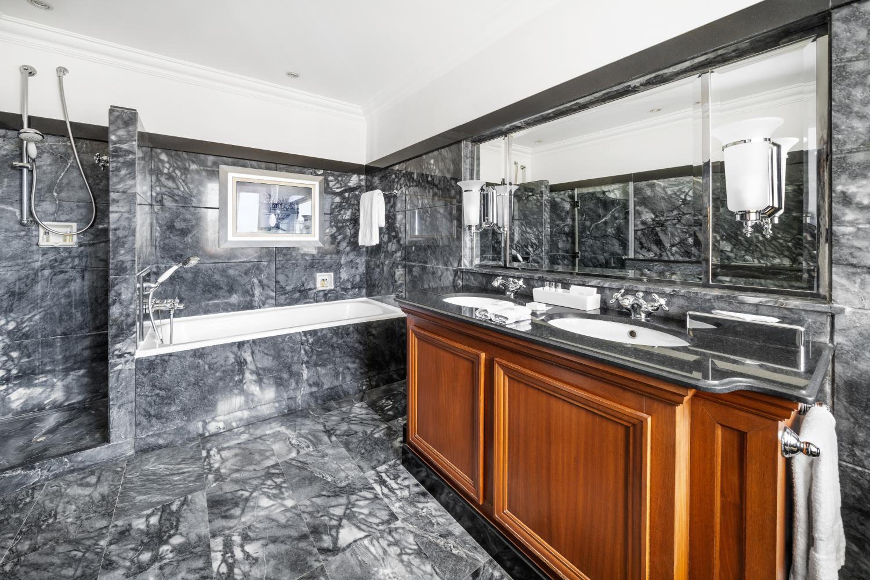 Superior Deluxe Double Room with Pool and Sea View - Photo 6