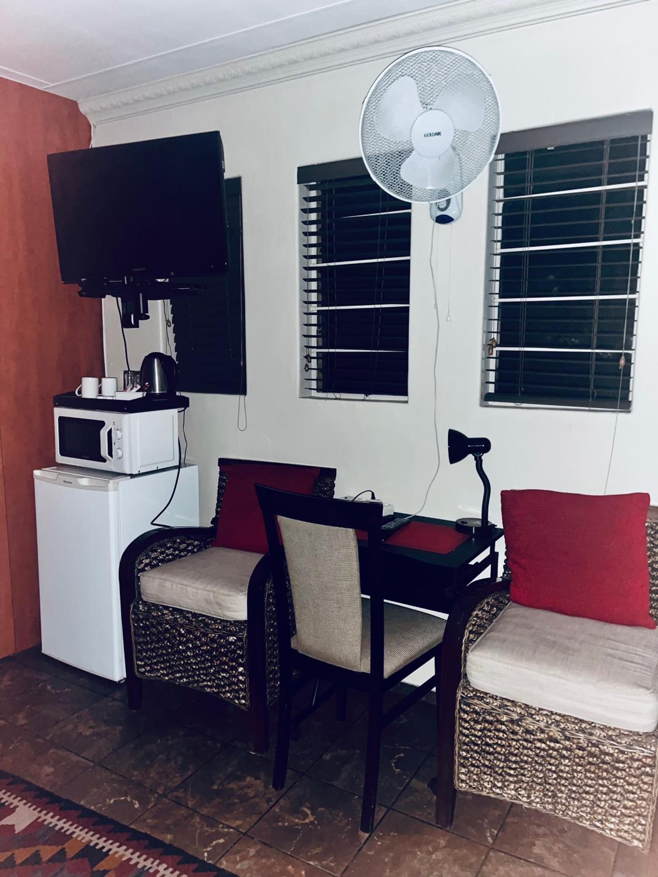 Budget Double Room - Photo 5
