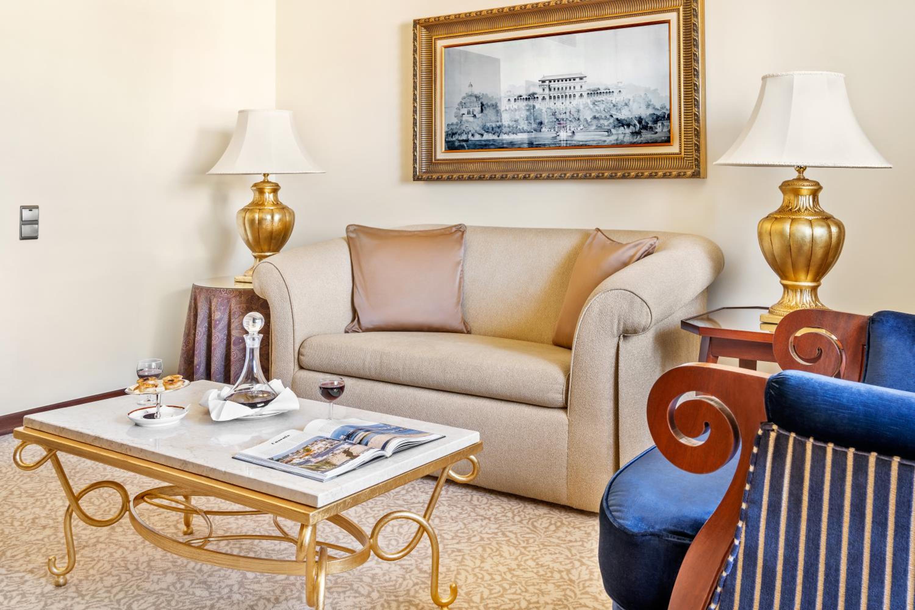 Executive Suite - Photo 3