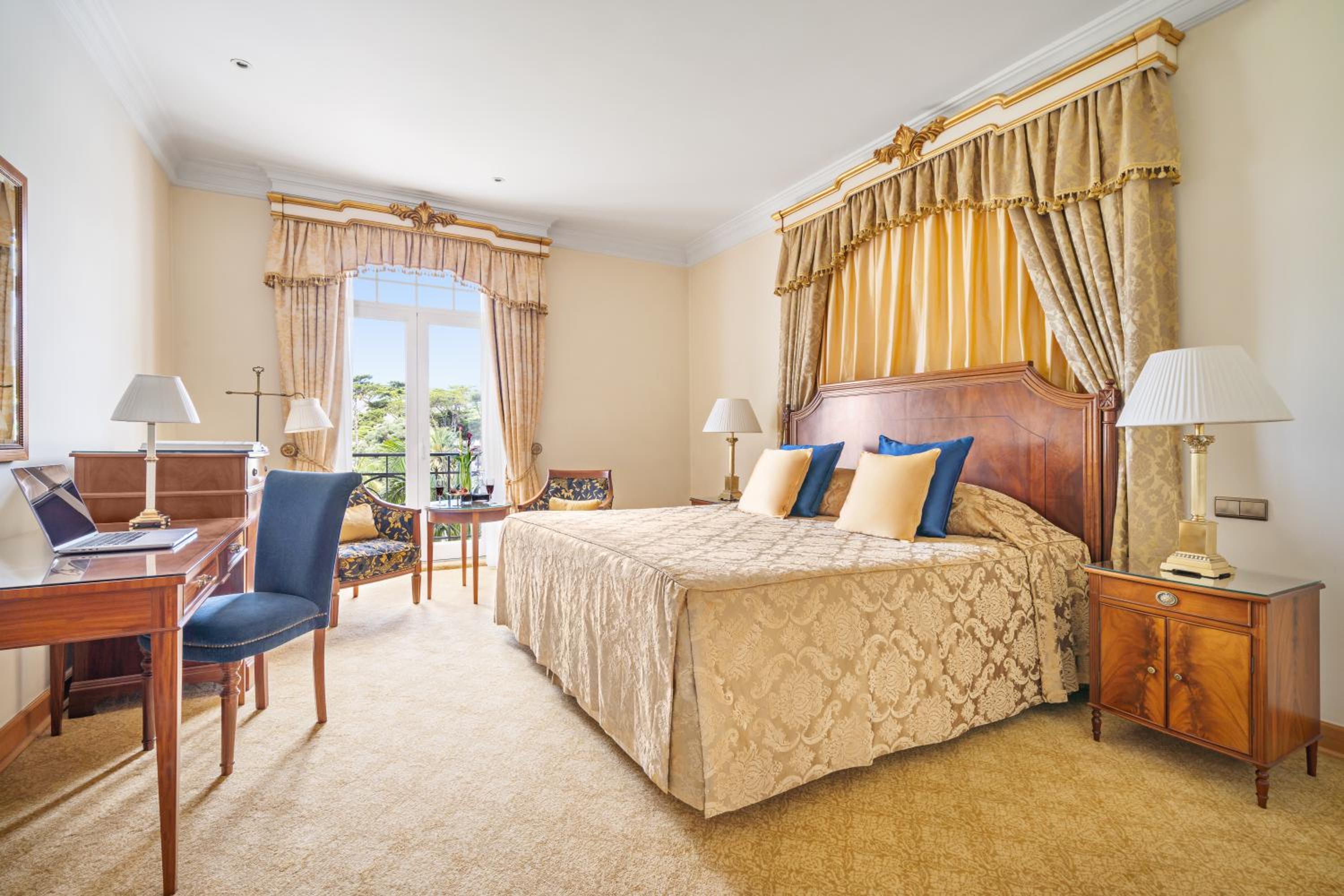 Deluxe Suite with Pool View - Photo 1
