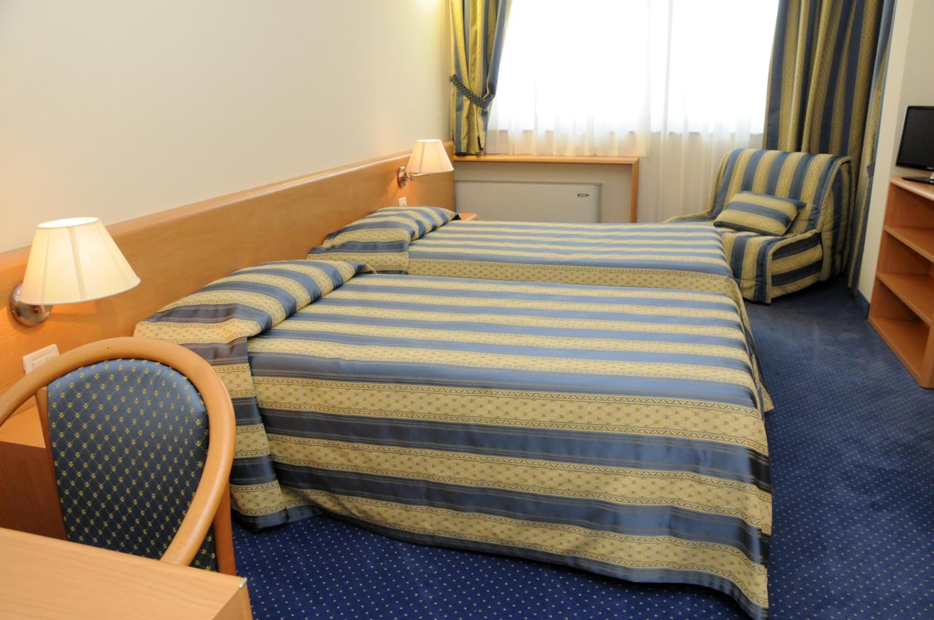 Twin Room - Photo 4