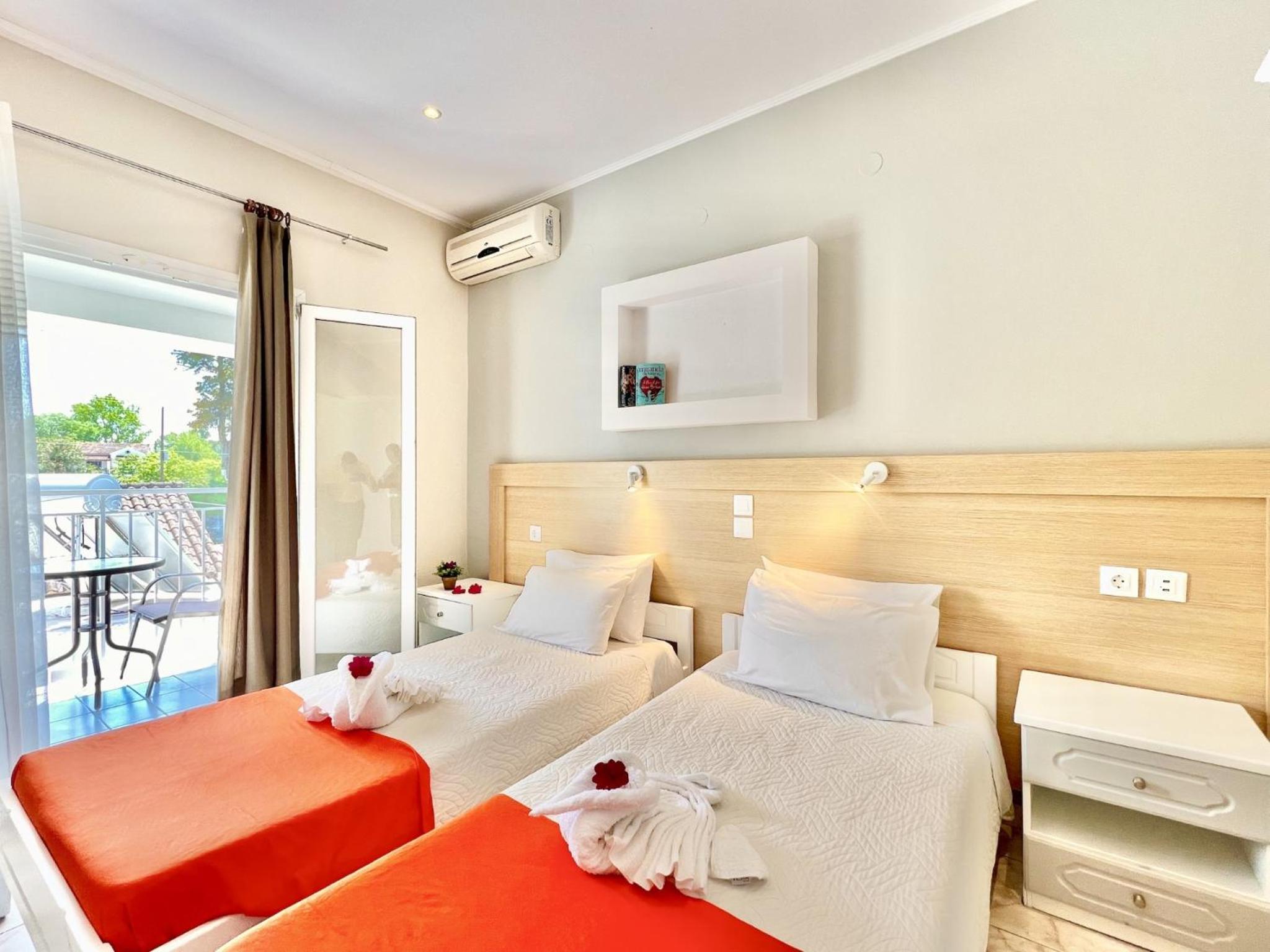 Ten-Bedroom Villa photo 1