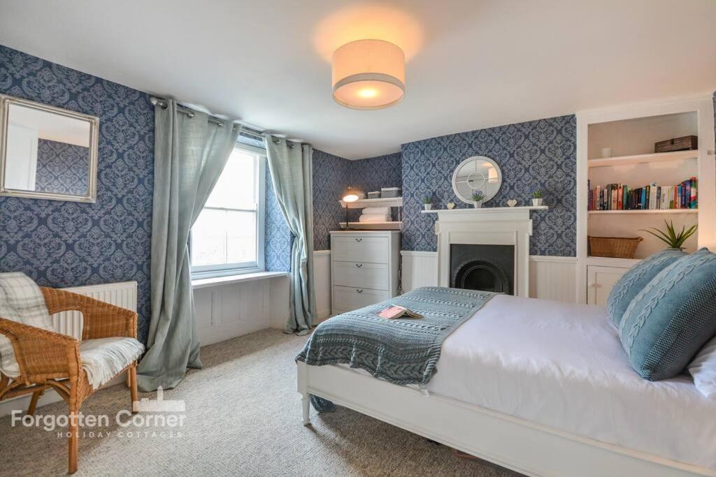 Three-Bedroom House photo 2