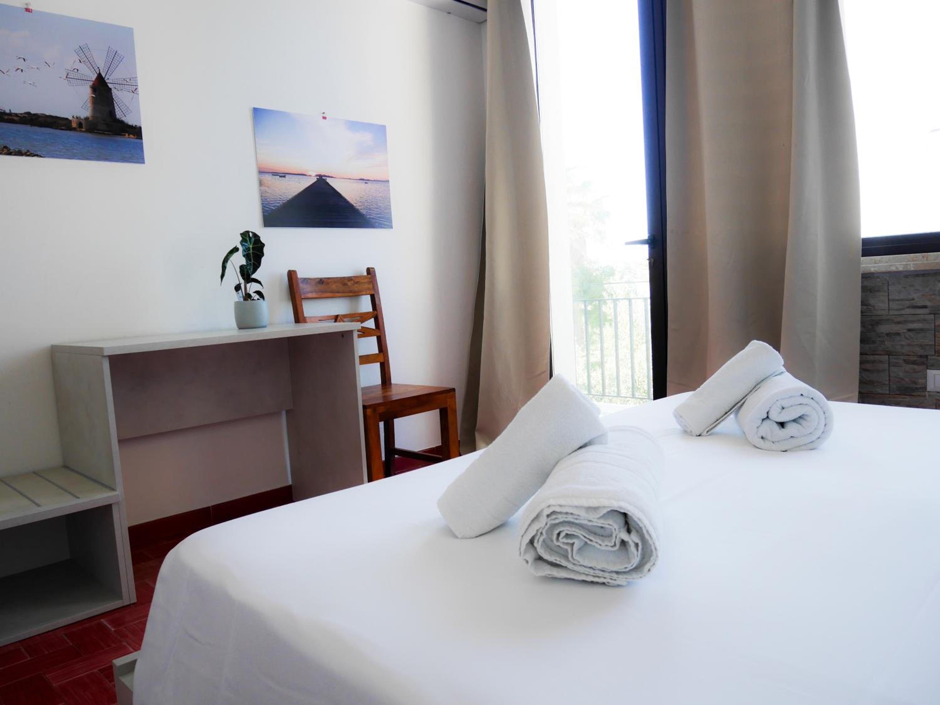 Double Room with Balcony and Sea View - Photo 20