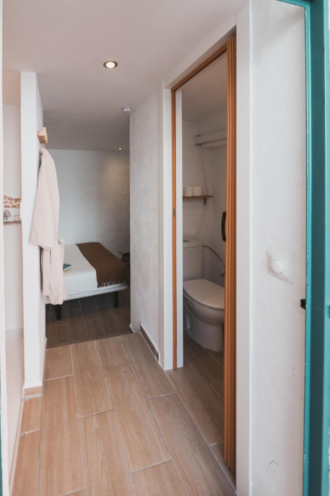 Double Room with Pool View photo 3