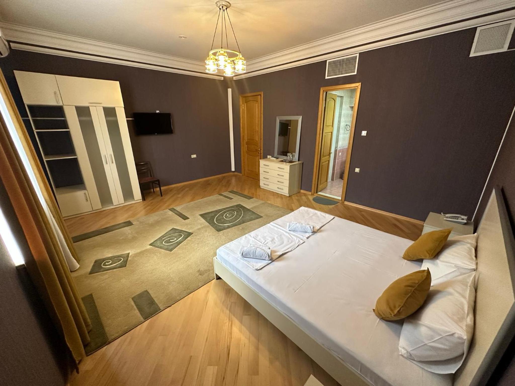 Large Double Room