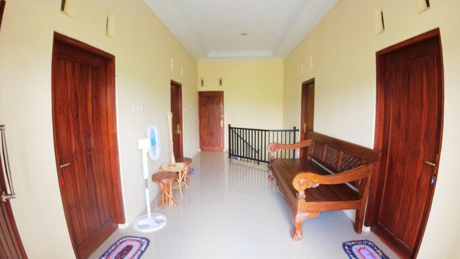 Seven-Bedroom House photo 1