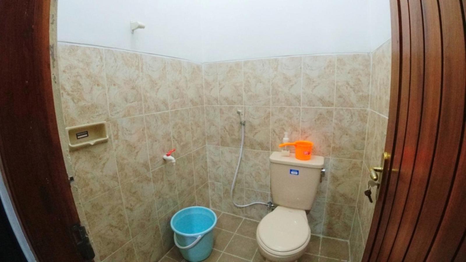 Seven-Bedroom House photo 2