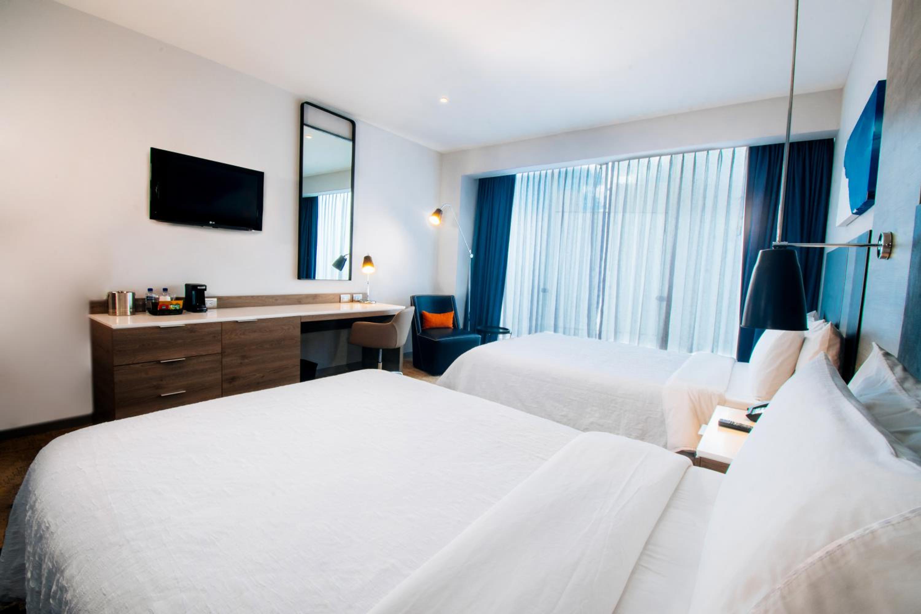 Double Room with Two Double Beds thumbnail 5