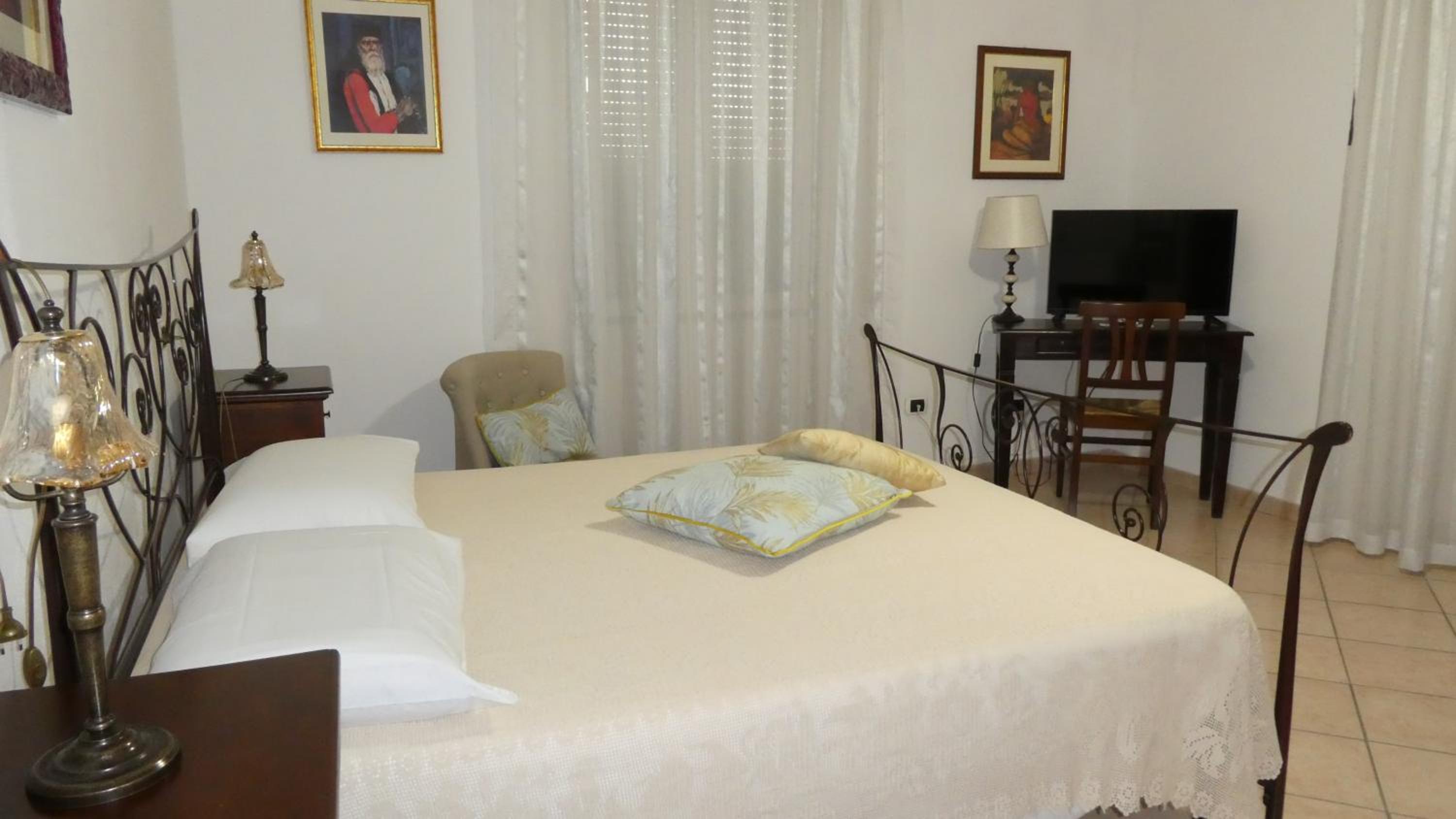 Single Room with Bathroom photo 1