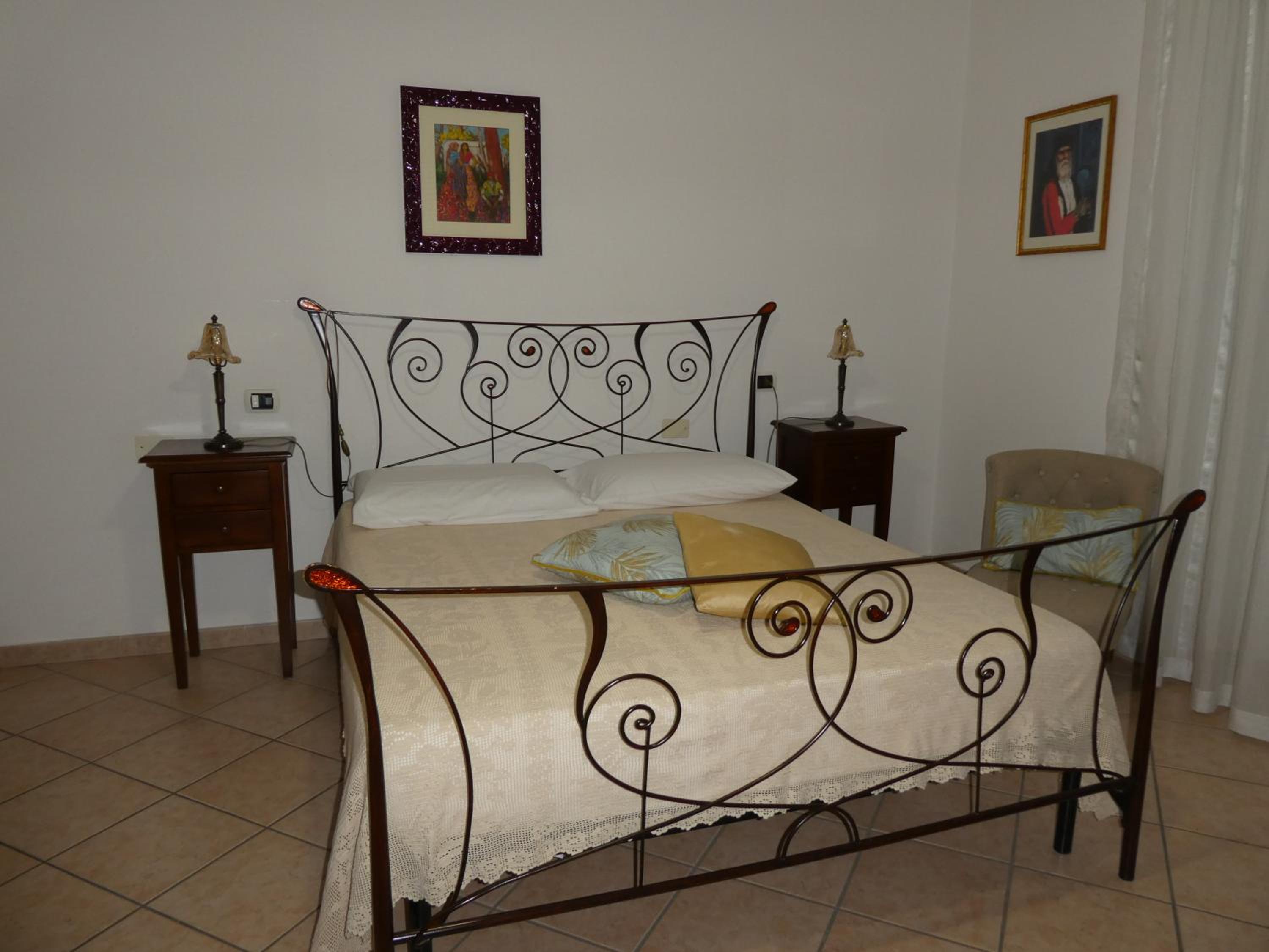Double Room - Photo 9