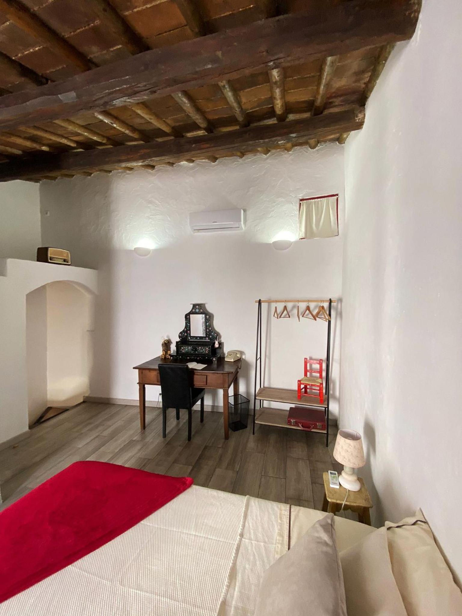 One-Bedroom House - Photo 4