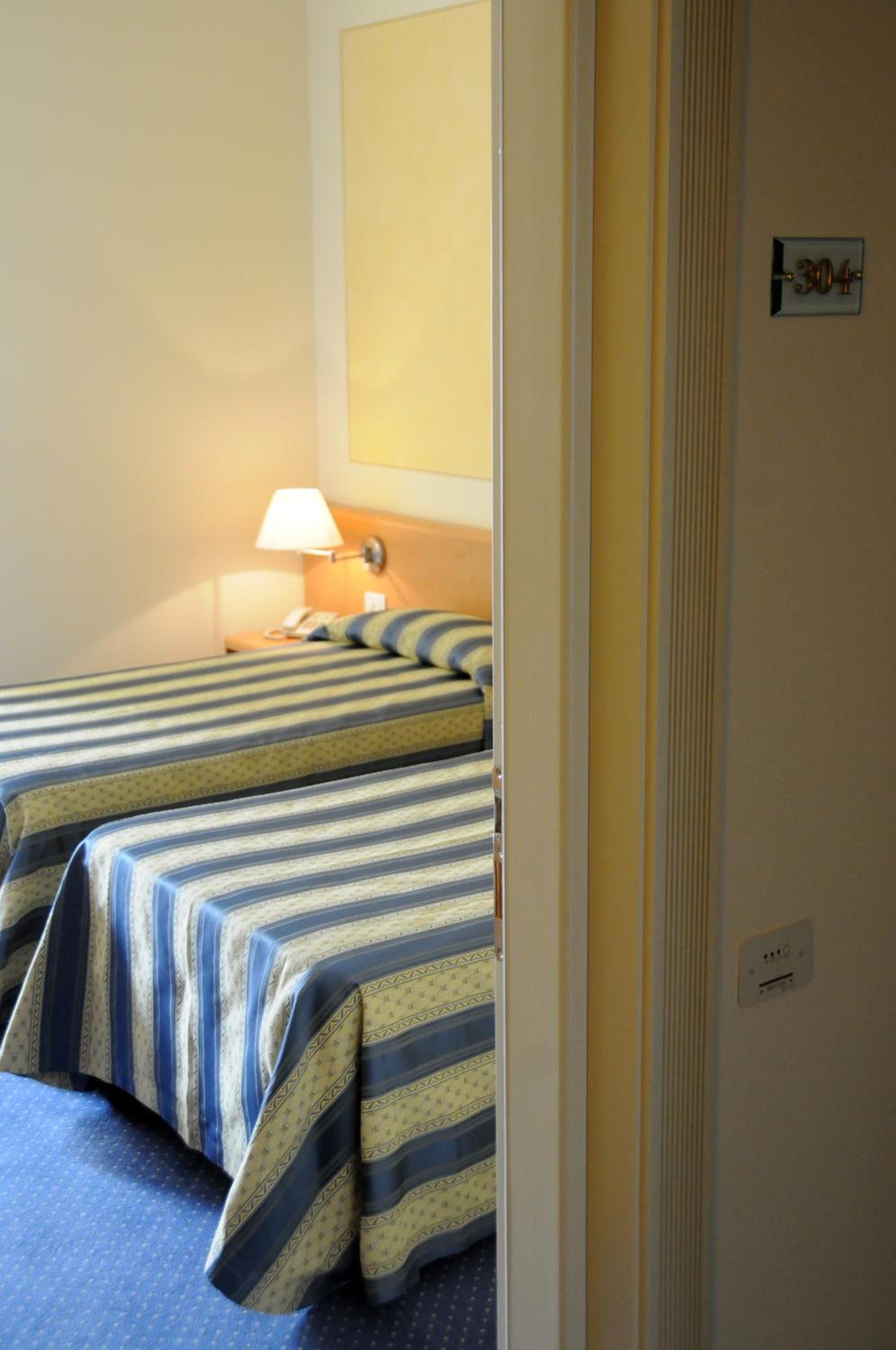 Twin Room - Photo 1