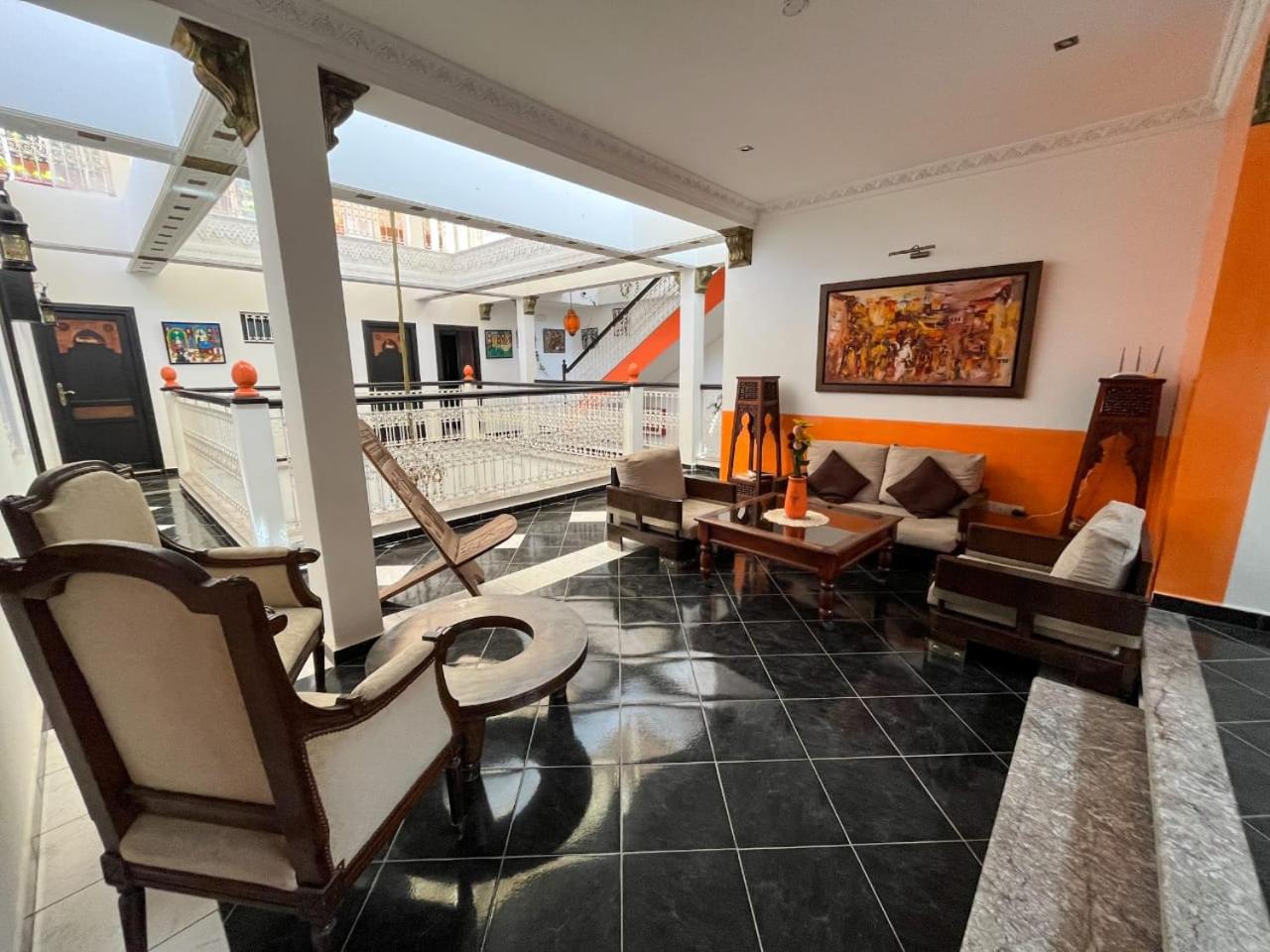 Suite - Photo 10