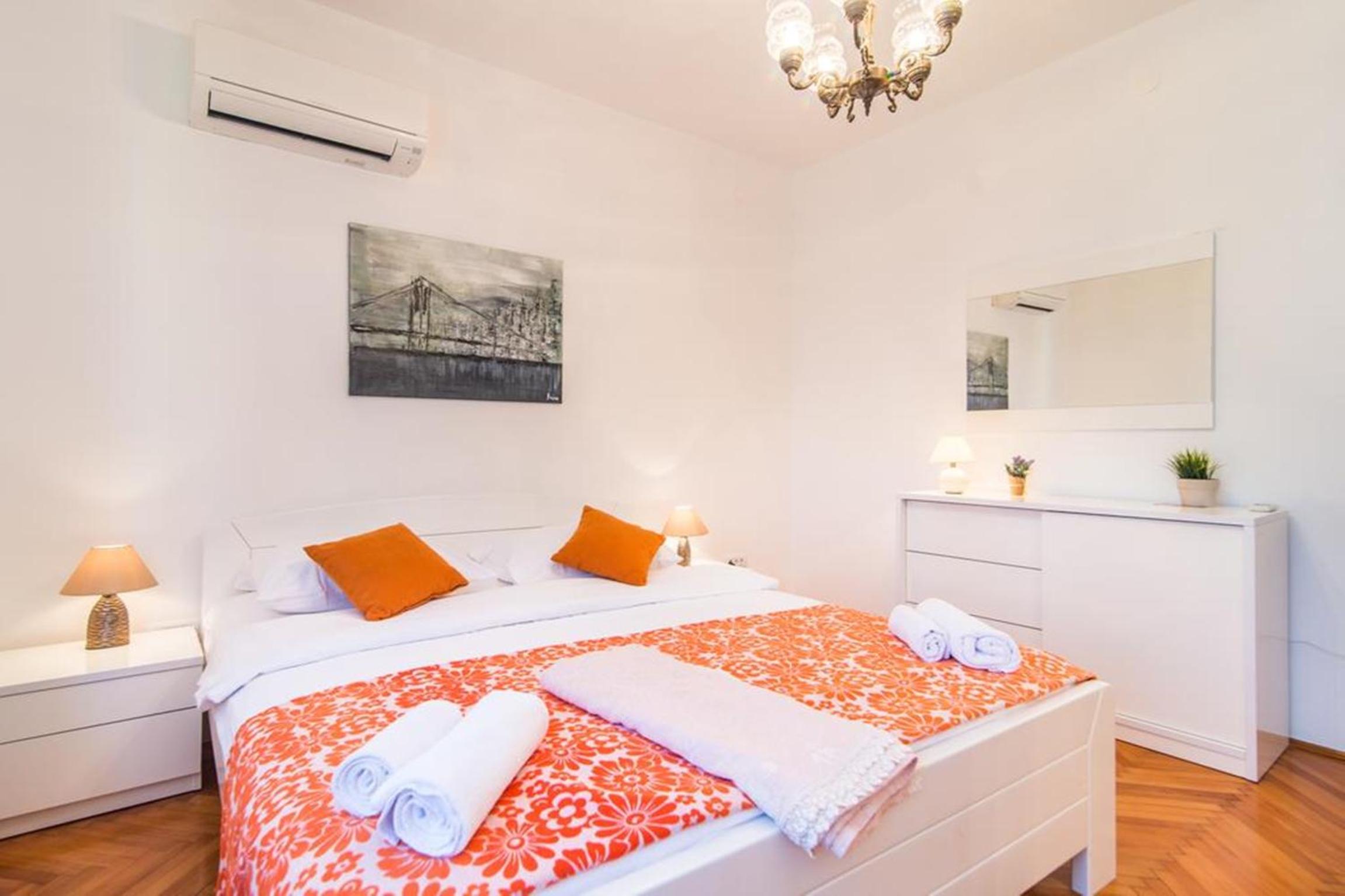 Three bedroom Apartment with Terrace and Sea View