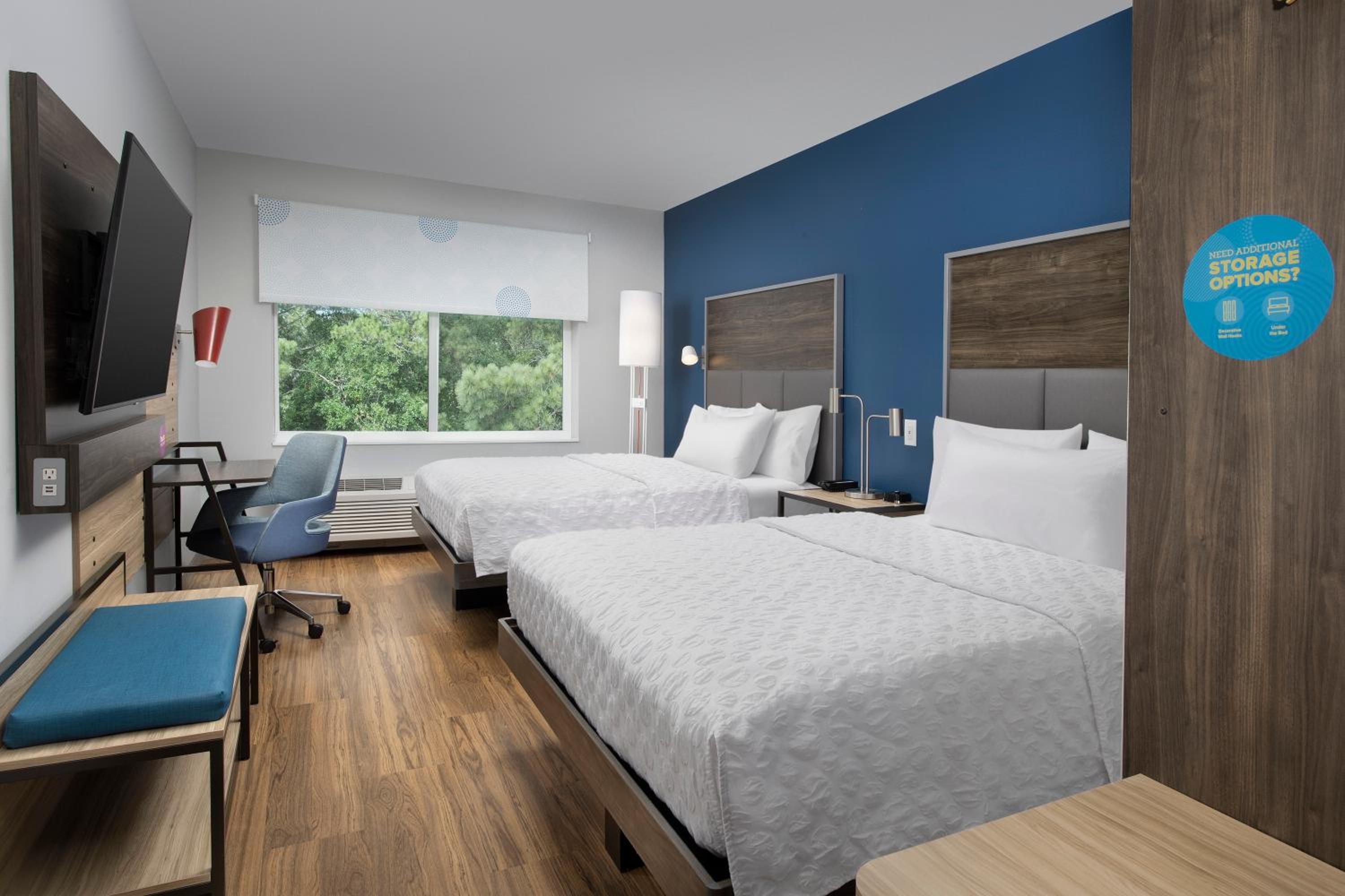Queen Room with Two Queen Beds - Photo 1