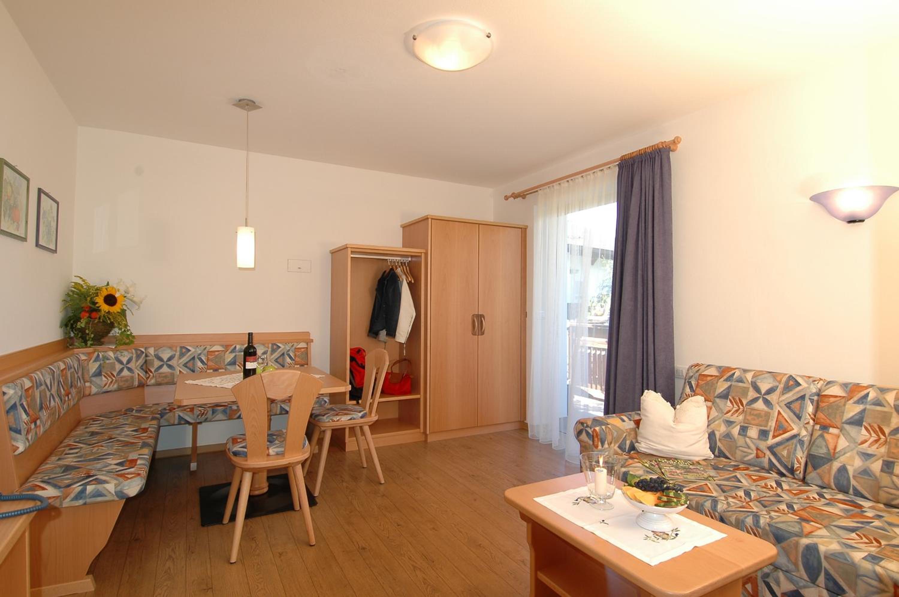 One-Bedroom Apartment with Terrace photo 2