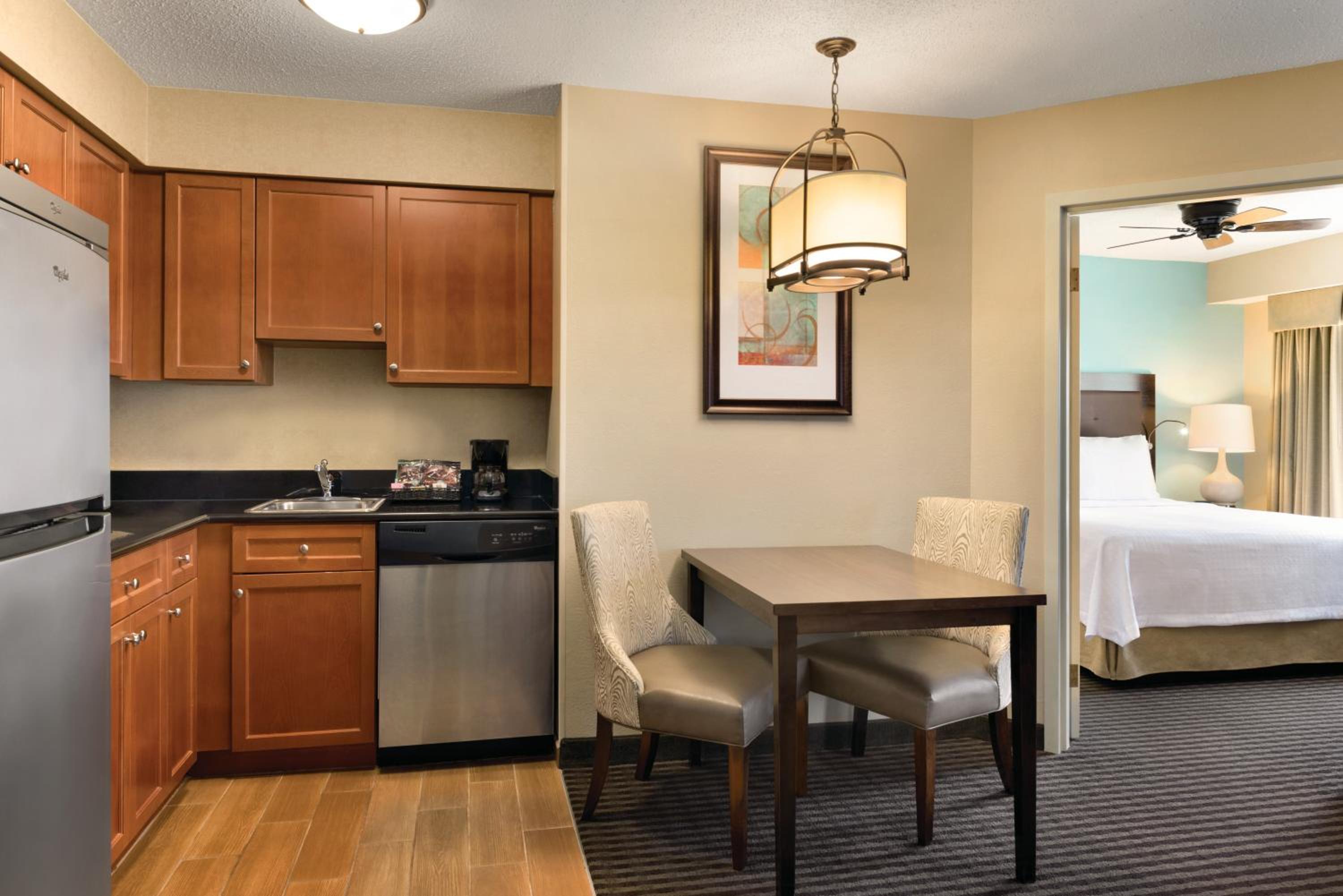 One-Bedroom King Suite - Non-Smoking - Photo 4