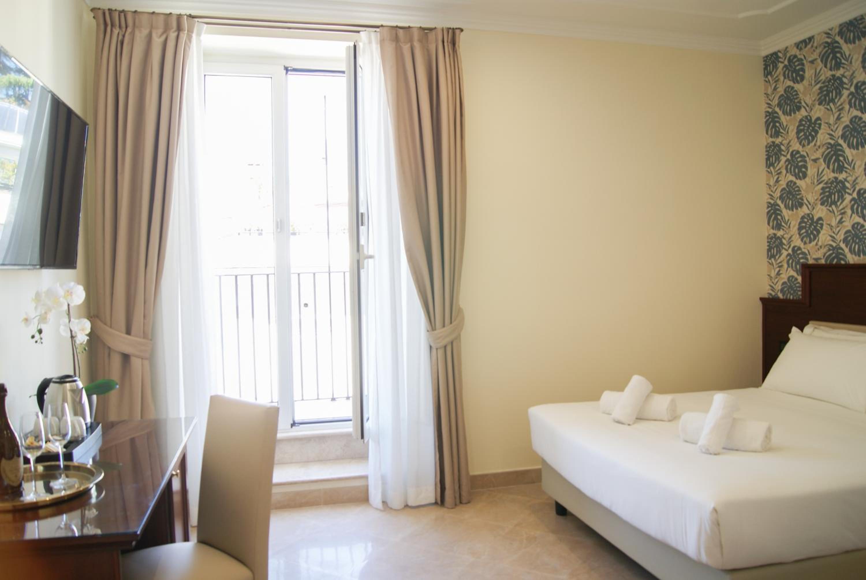Suite with Balcony photo 1