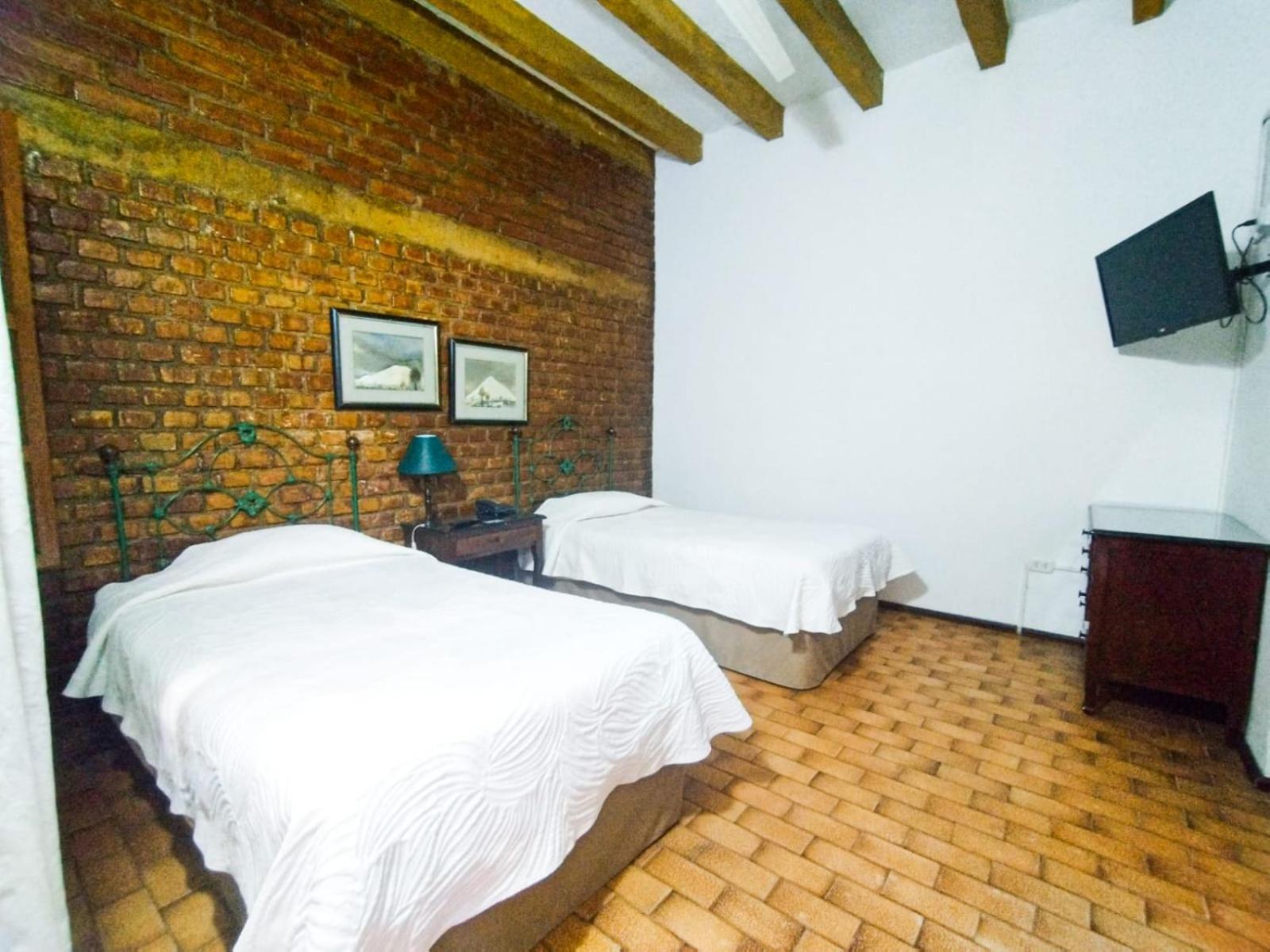 Standard Twin Room photo 3