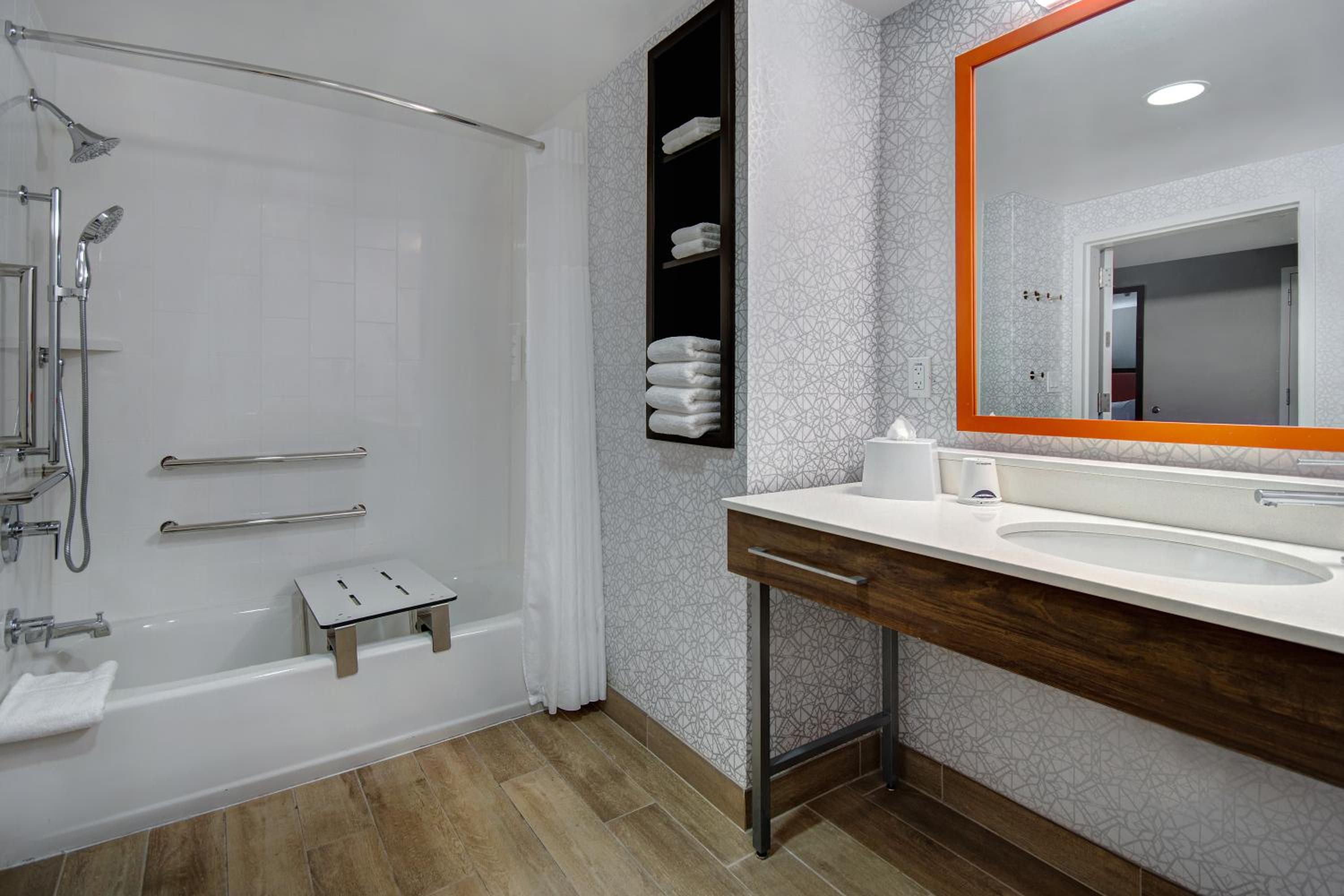 Two Queen Beds - Hearing Accessible - Photo 4