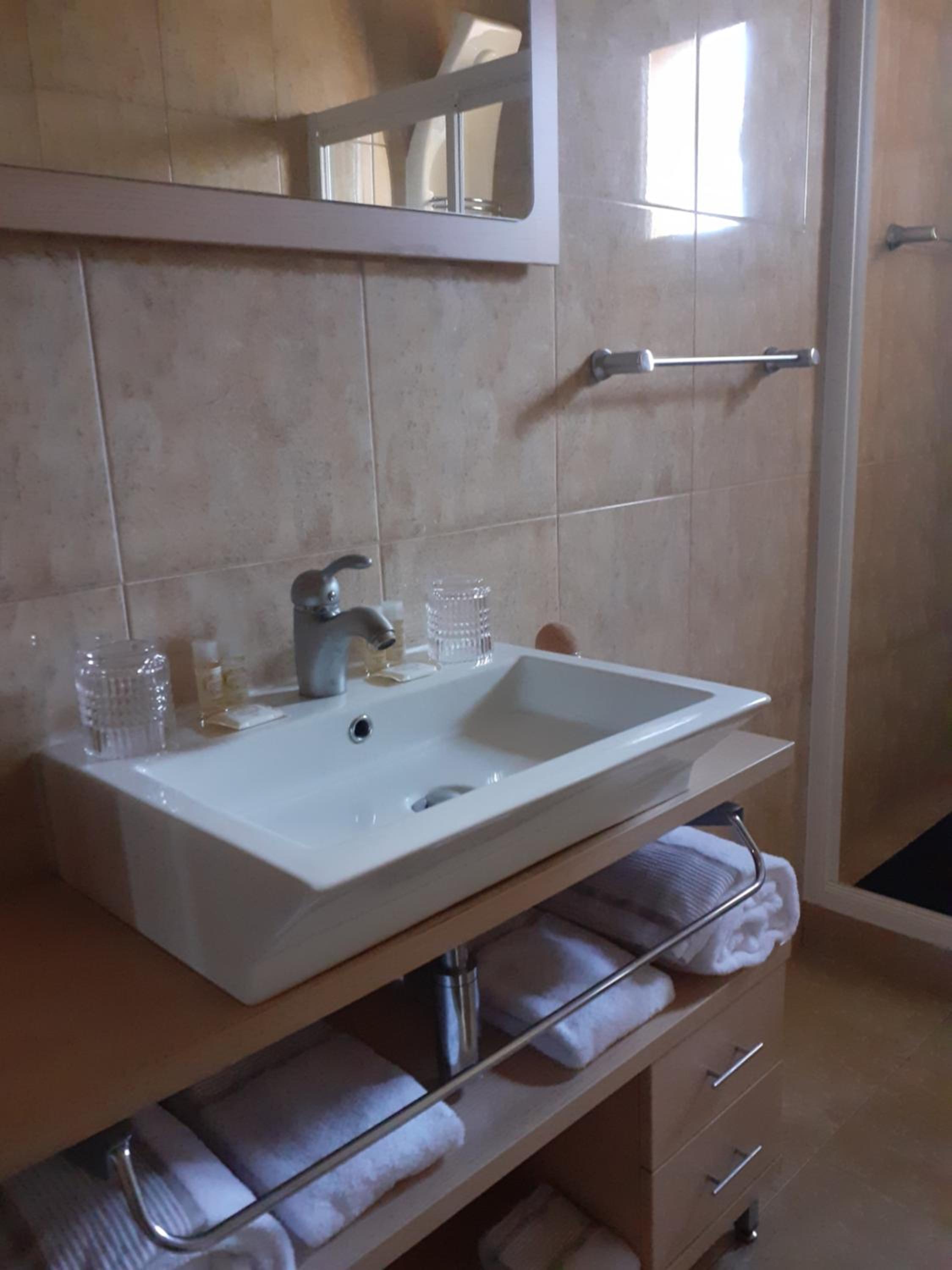 Double Room - Photo 14