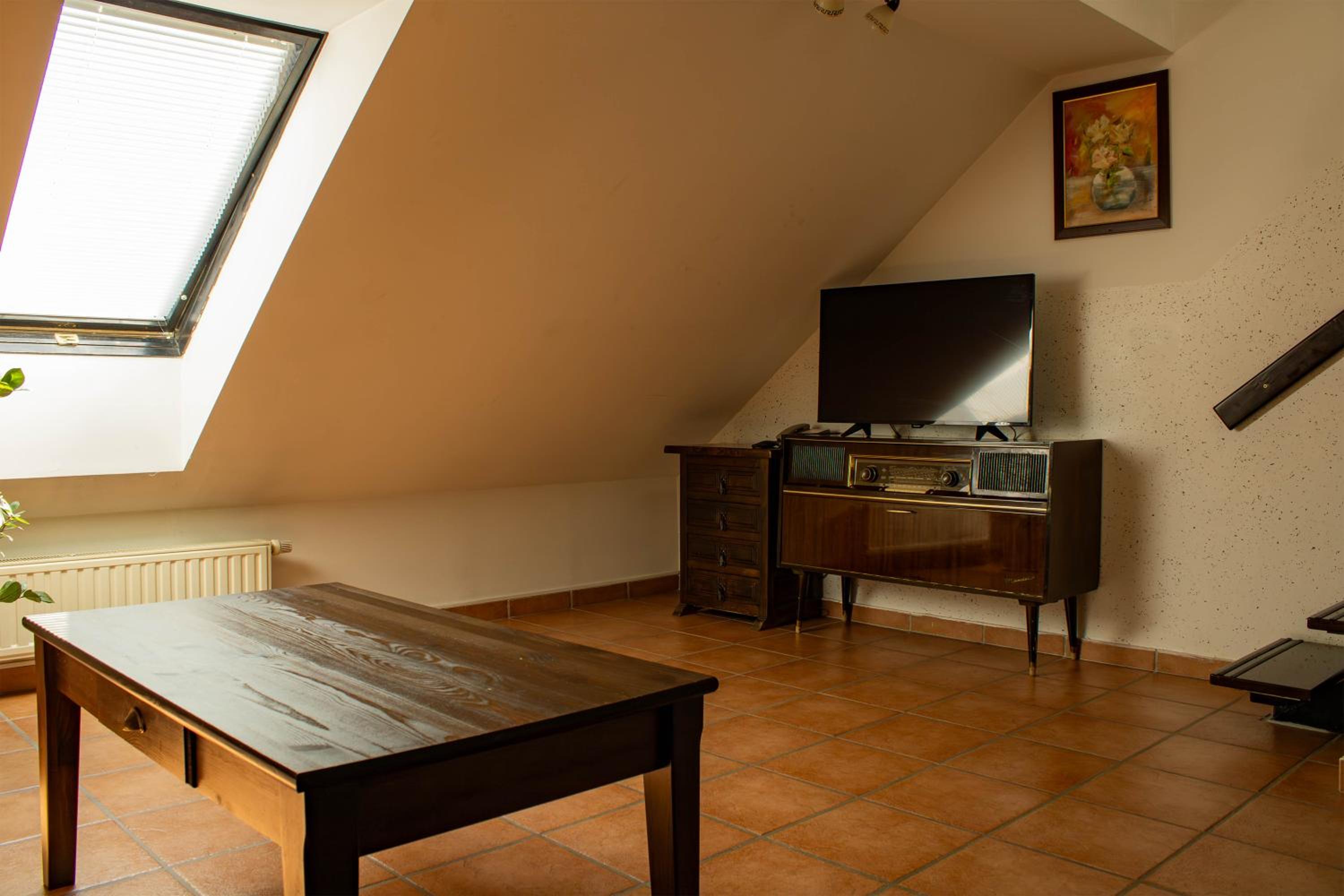 Studio Apartment - Photo 1