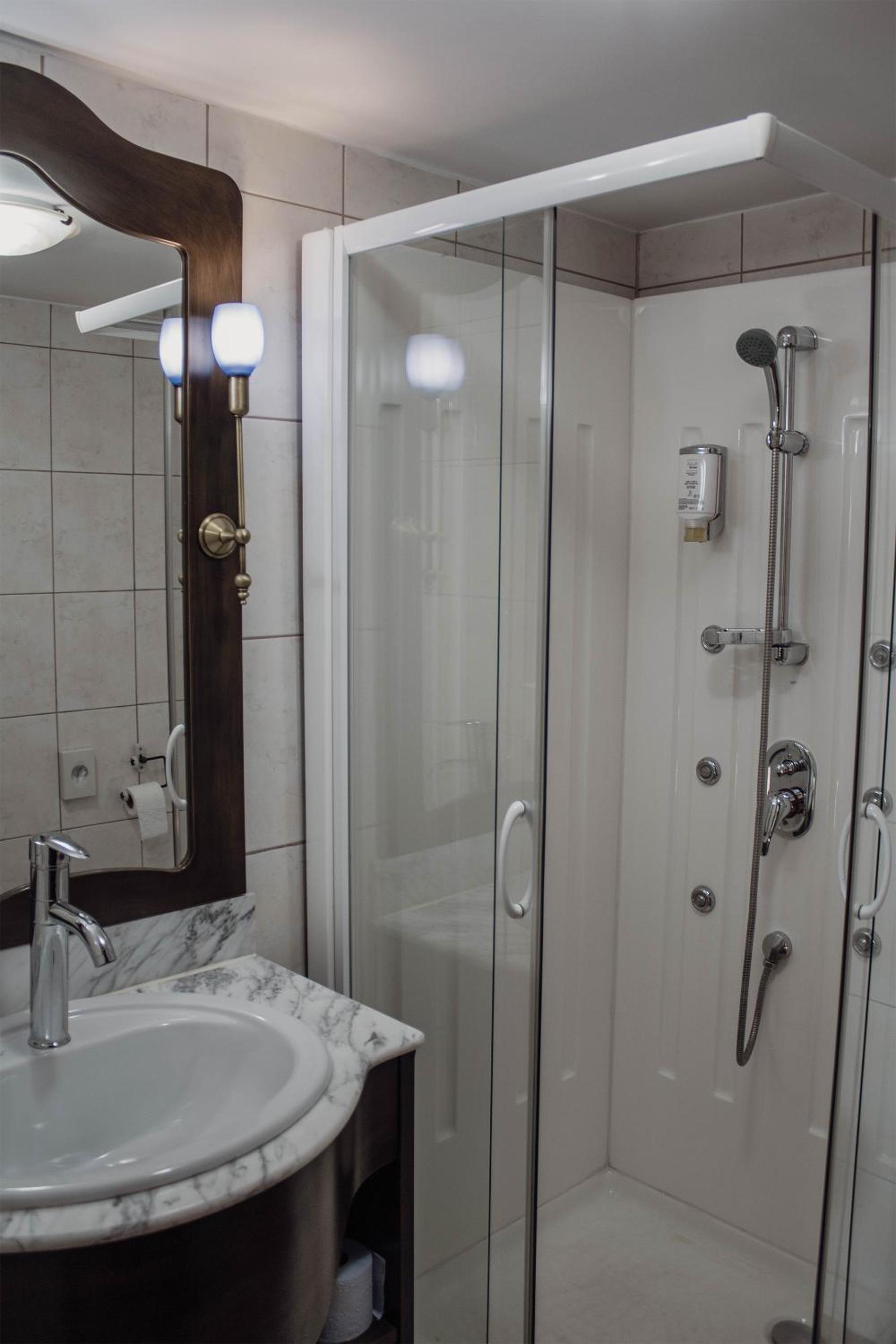 Studio Apartment - Photo 6