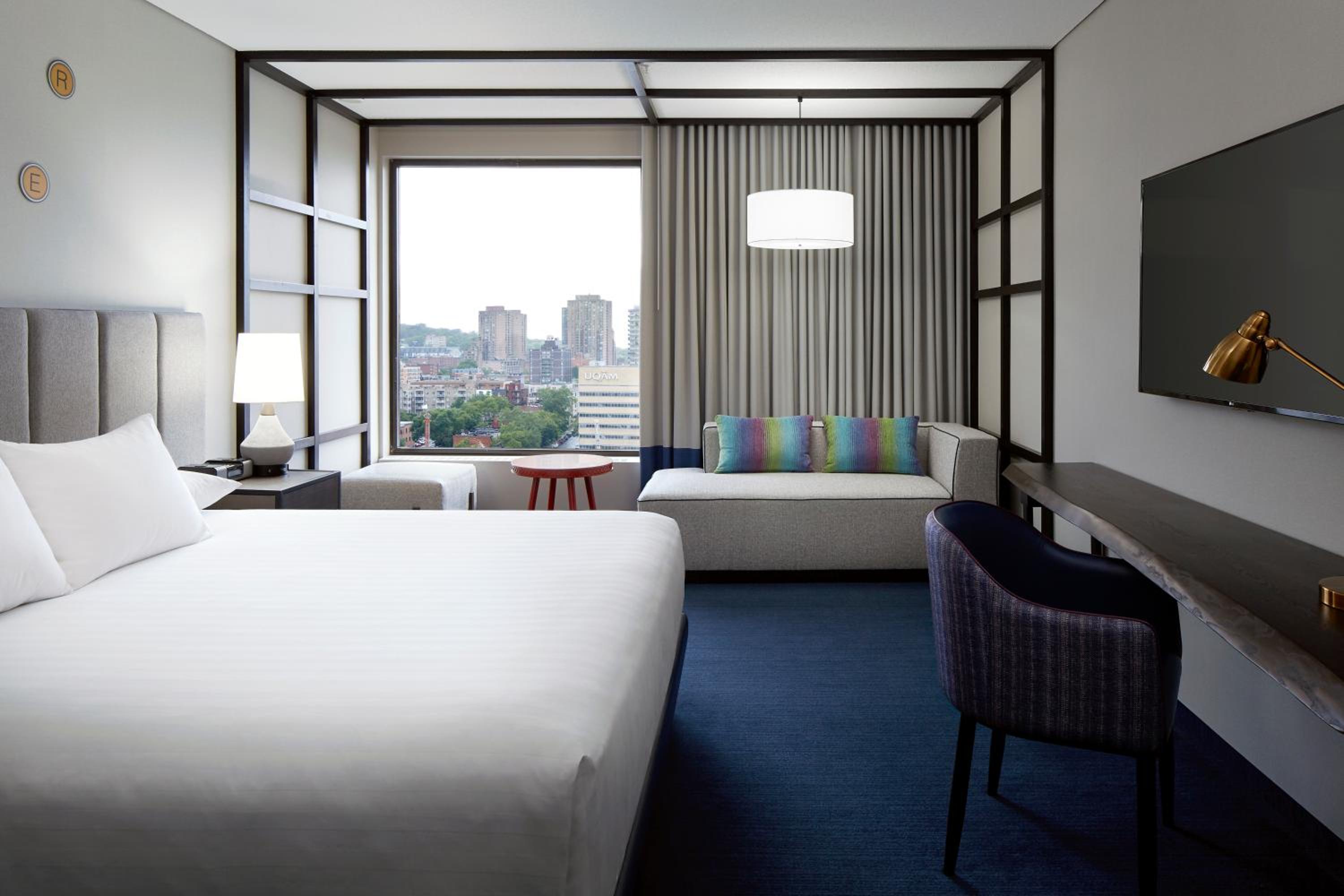 King Room with City View - Photo 2