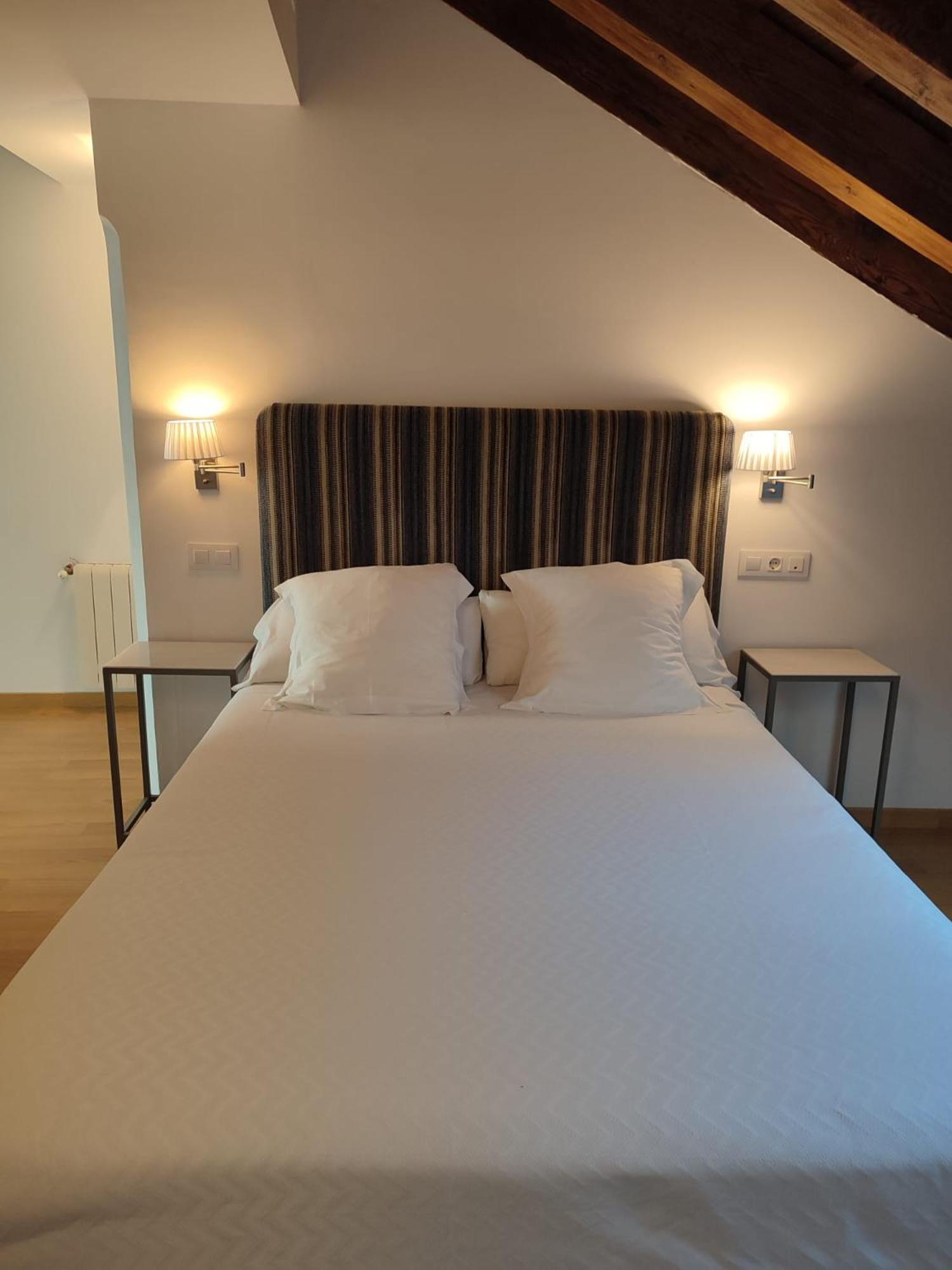 Double or Twin Room - Photo 10