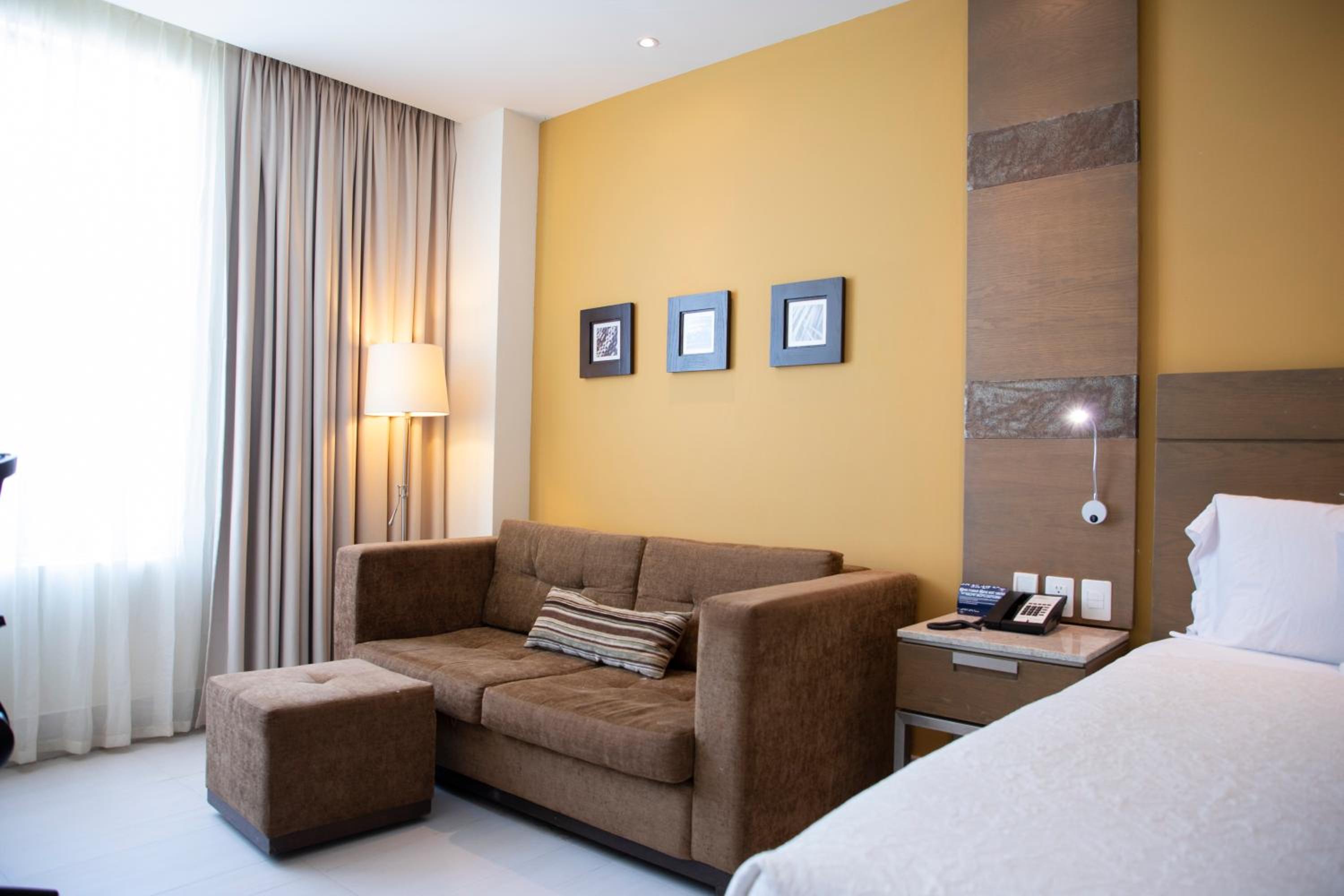 Single Room with Sofa Bed- Non-Smoking - Photo 4