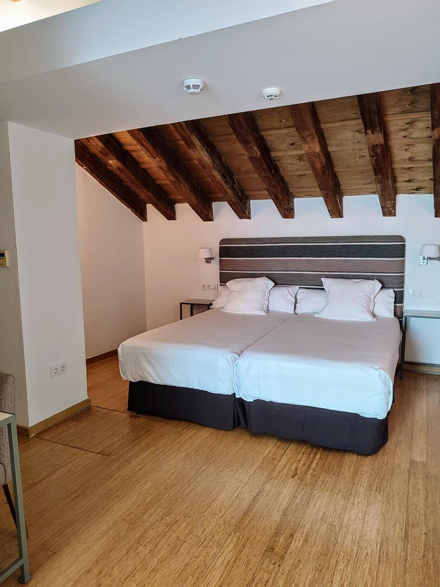 Double or Twin Room - Photo 16