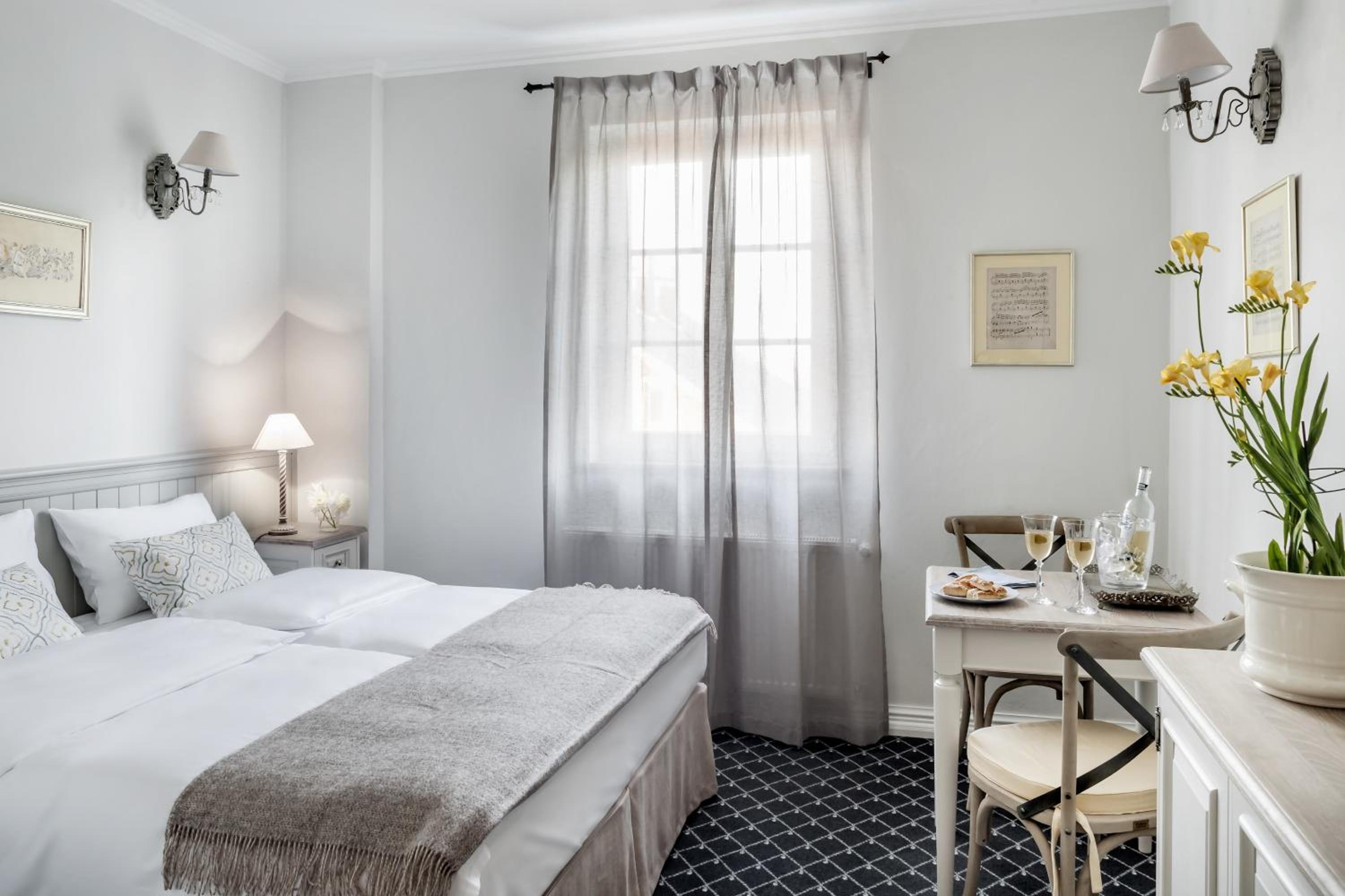 Double or Twin Room - Photo 3