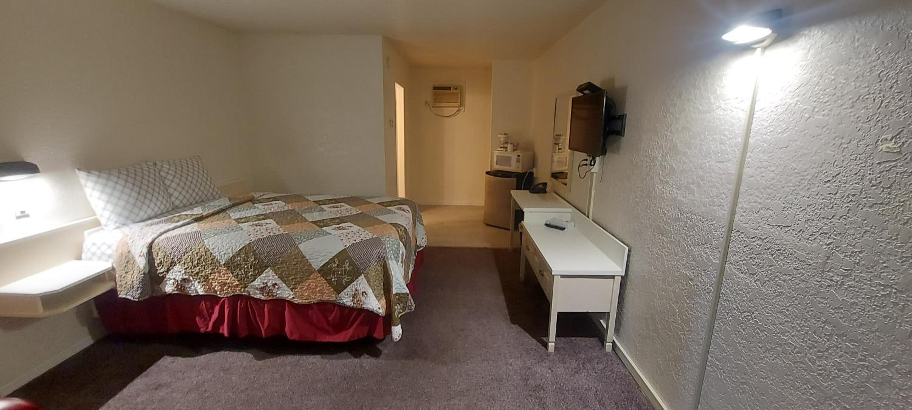 Queen Room photo 3